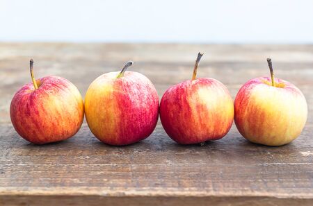 apples in row on wood tableの写真素材