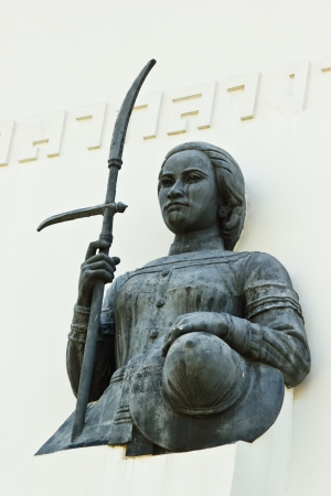 THAILAND APRIL 27:Fighter Queen statue seem crying her name is "SURIYOTHAI" property public at city hall on April 27,2013 in Ayutthaya province Thailandのeditorial素材
