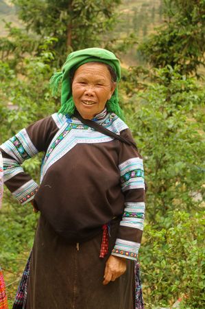 Grand-mère ethnie Hmong fleuri dans son costume  traditionnelの写真素材