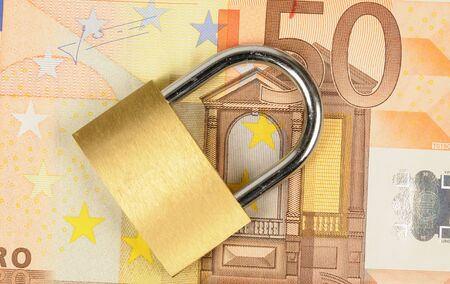 close up of a padlock on Euro banknote の写真素材