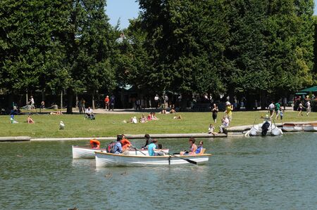 Yvelines, Versailles Palace, the Grand Canal in summerのeditorial素材