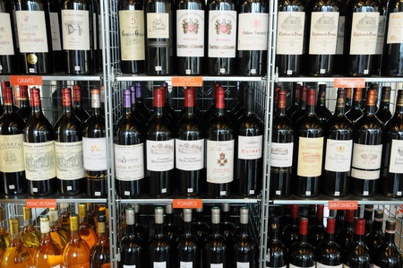 France, Aquitaine, bottles of Bordeaux in a shopのeditorial素材