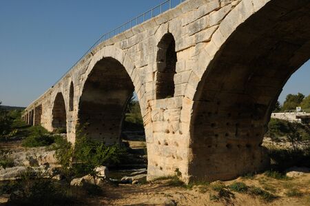 France, le Pont Julien in Bonnieux in Provence の写真素材