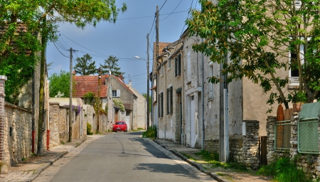 Ile de France, the village of Fontenay Saint PÃ¨reのeditorial素材