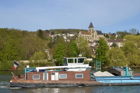 Ile de France, the picturesque city of Triel sur Seineのeditorial素材