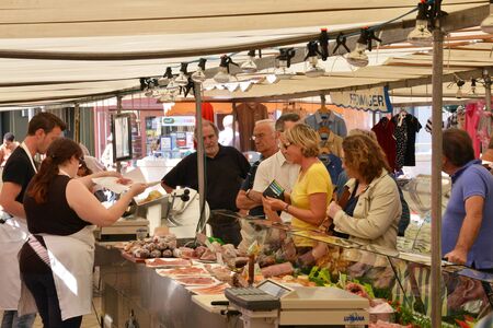 Ile de France, the picturesque market of Saint Germain en Layeのeditorial素材
