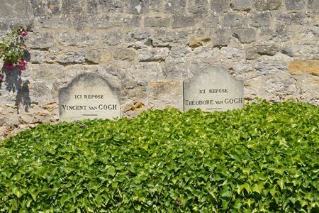 Ile de France, Van Gogh tomb in the picturesque village of Auvers sur Oiseのeditorial素材
