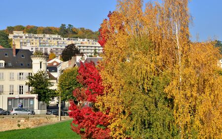 Ile de France, the picturesque Seine riverside in the city of Meulan en Yvelinesのeditorial素材