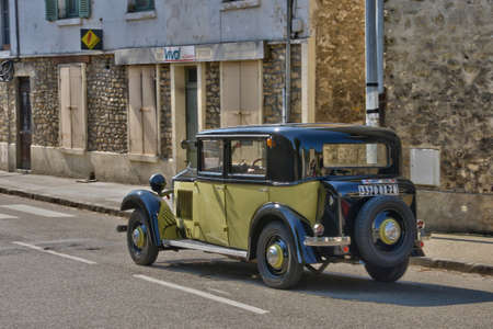 Ile de France, an old car in the picturesque village of Seraincourtのeditorial素材