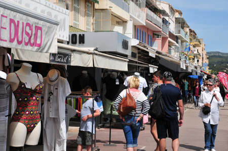 Bandol, France - april 20 2016 : the picturesque city in springのeditorial素材