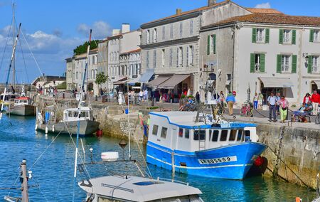 Saint Martin de Re, France - september 25 2016 : the picturesque village and boat in the portのeditorial素材