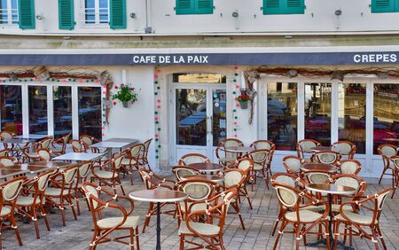 Saint Martin de Re, France - september 26 2016 : bar in the picturesque village in autumnのeditorial素材