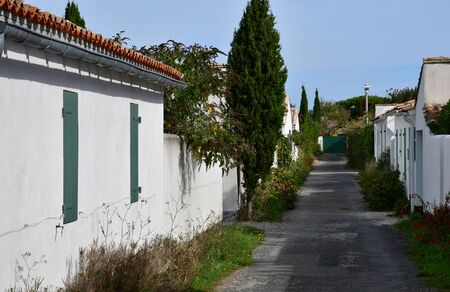 Loix, France - september 26 2016 : the picturesque village in autumnのeditorial素材