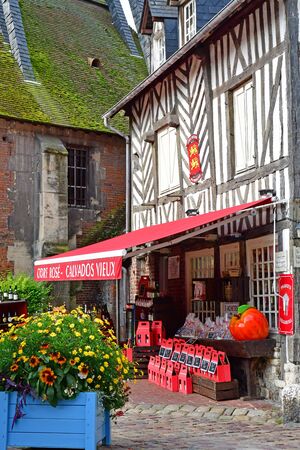 Honfleur, France - august 18 2016 : restaurantのeditorial素材