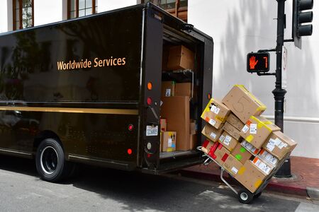 Santa Barbara, USA - july 15 2016 : parcel deliveryのeditorial素材
