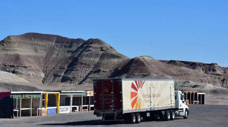 Arizona, USA - july 8 2016 : the road between Monument Valley and Flagstaffのeditorial素材