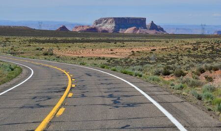 Arizona, USA - july 8 2016 : the road between Monument Valley and Pageのeditorial素材