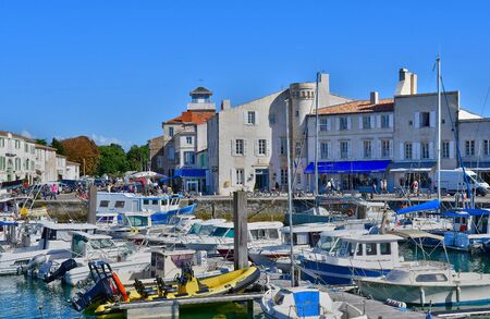 Saint Martin de Re, France - september 25 2016 : the picturesque village and boat in the portのeditorial素材