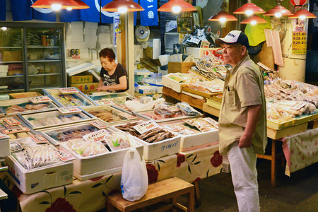 Kanazawa, Japan - august 2 2017 : fish shop at the Omicho Ichiba marketのeditorial素材