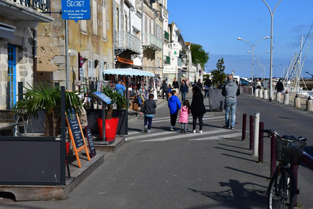 Le Croisic, France - april 13 2017 : the picturesque city in springのeditorial素材