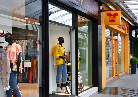 Saint Nazaire, France - april 4 2017 : shop in the city centerのeditorial素材