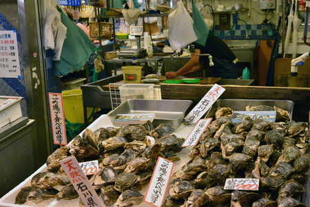 Kanazawa, Japan - august 1 2017 : fish shop in the picturesque food marketのeditorial素材