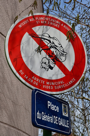 Vernouillet; France - april 7 2017 : skate board fobidden signのeditorial素材