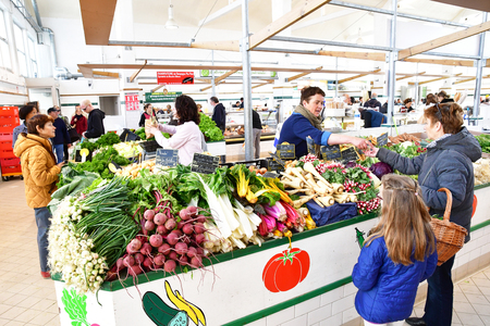 Le Croisic, France - april 13 2017 : food at the marketのeditorial素材