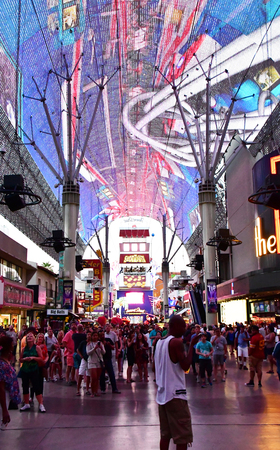 Las Vegas, USA - july 10 2016 : the Fremont street at nightのeditorial素材