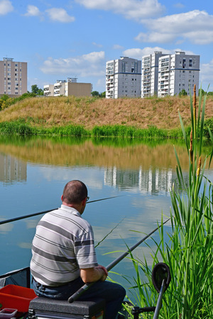 Les Mureaux; France - november 16 2017 : angler in the Sautour parkのeditorial素材