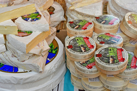 Meulan en Yvelines,  France - october 15 2017 : the picturesque cheese festival in autumnのeditorial素材