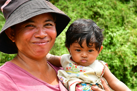 Kampong Chhnang; Kingdom of Cambodia - august 21 2018 : a woman with her daughterのeditorial素材