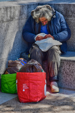 Paris; France - april 2 2017 : an homeless man near tha Alma bridge in the 7 th arrondissementのeditorial素材
