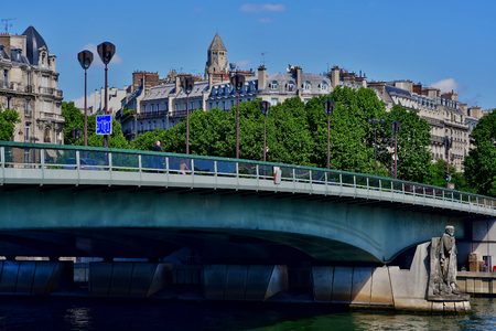 Paris; France - april 2 2017 : the Alma bridgeのeditorial素材