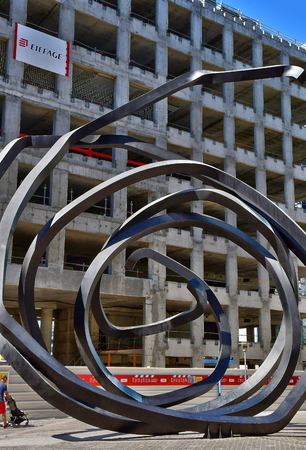 Paris La Defense; France - may 25 2017 : Twice Lines Undefined by Bernar Venet in La Defense district, the biggest business distric in Europeのeditorial素材