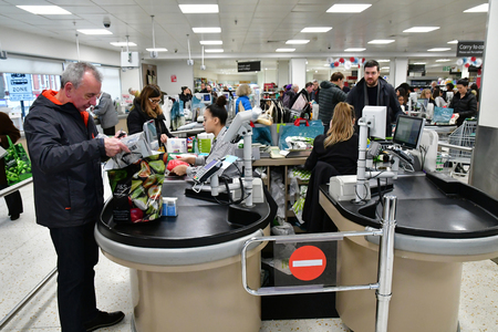 London, England - december 23 2017 : a supermarket on Finchley raodのeditorial素材