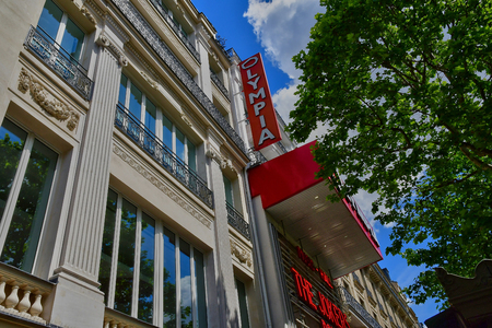Paris; France - april 2 2017 : Le boulevard des Capucinesのeditorial素材