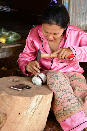 Koh Chen; Kingdom of Cambodia - august 21 2018 : engraver workshopのeditorial素材