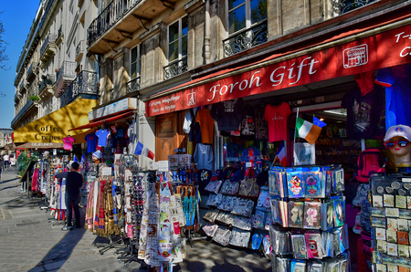 Paris; France - april 2 2017 : gift shop on the Louvre quay  in the 1 st arrondissementのeditorial素材