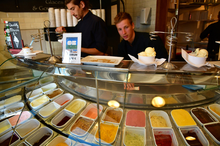 Versailles, France - september 2 2018 : the Notre Dame district near the castleのeditorial素材