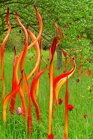 London; Kew, England - may 5 2019 : sculpture of Dale Chihily in the Kew Royal Botanic Gardensのeditorial素材