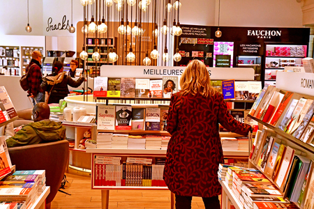 Paris; France - may 1 2019 : shop in the Paris Nord stationのeditorial素材