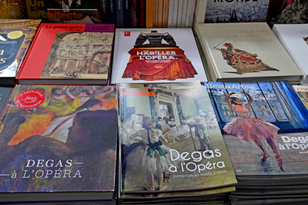 Paris; France - novembre 22 2019 : the Orsay museum gift shopのeditorial素材