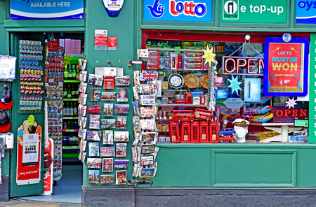 London, Greenwich; England - may 5 2019 : food and souvenir shop in the picturesque city centreのeditorial素材