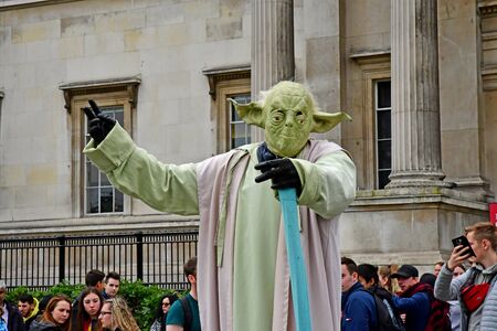 London; England ; may 3 2019 : mime artist in the Trafalgar Squareのeditorial素材