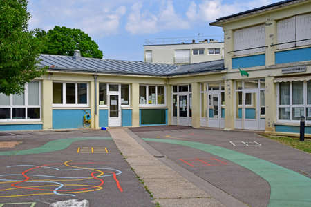 Verneuil sur Seine; France - april 21 2020 : primary school in the city centerのeditorial素材