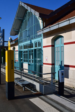 Villennes sur Seine, France - july 31 2020: the station built in 1911のeditorial素材