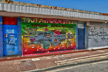 Verneuil sur Seine, France - September 13 2021: bankruptcy store before demolitionのeditorial素材