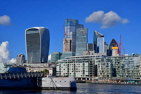 London; Hampstead; England - October 21 2021: the HMS Belfast a light cruiser of the second warのeditorial素材