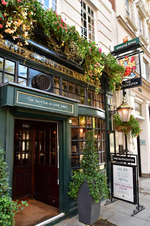 London; England - October 21 2021: the Sloane streetのeditorial素材